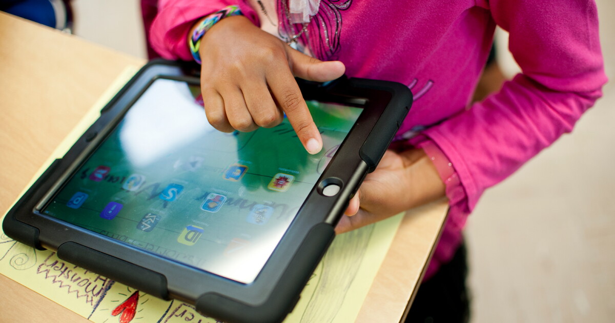 Should schools teach kids how to be responsible on social media? | LAist