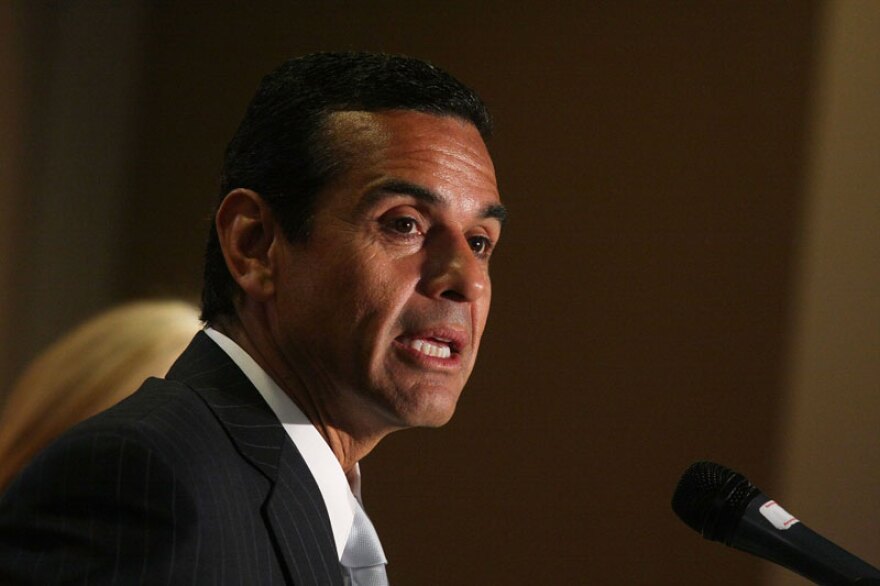 Former mayor Antonio Villaraigosa will be devoting half his time to USC, lecturing about subjects ranging from sustainable planning to public sector executive management.