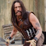 After realizing he's been set up for an assassin job, Federale Machete takes revenge on those who employed him.