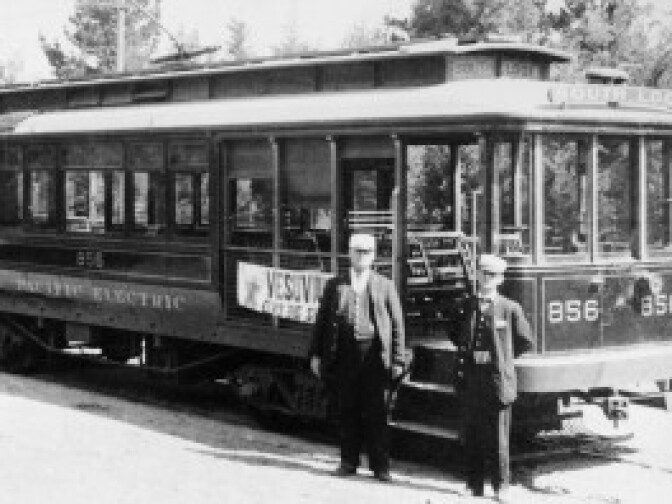 Downtown business and political leaders push to bring back L.A.'s streetcar.