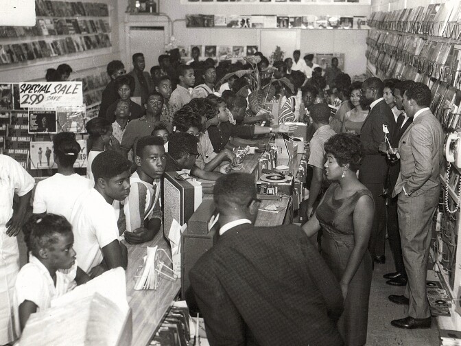 The packed interior of Dolphin's of Hollywood