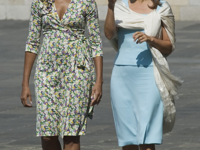 US First Lady Michelle Obama (L) and Mexican First Lady Margarita Zavala talk during their visit to the Anthropology Museum in Mexico City on April 14, 2010. Mrs.Obama is in Mexico for a three-day visit.  