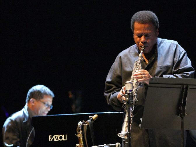 Jazz pianist Herbie Hancock (L) and saxophonist Wayne Shorter perform during the Paris' "Jazz à la Villette" music festival, Sept. 4, 2007.