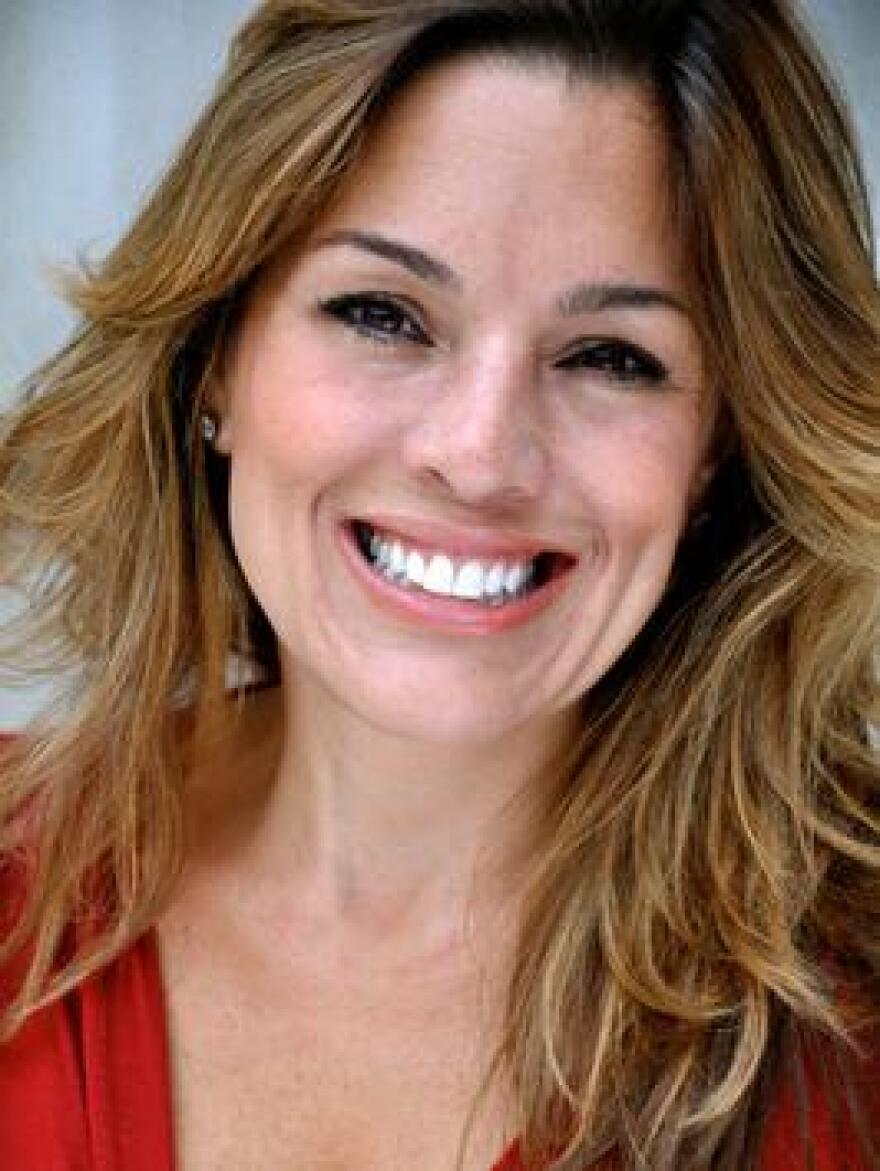 HU_Carrie-McCully-Headshot-02_s3x4_al.jpg
