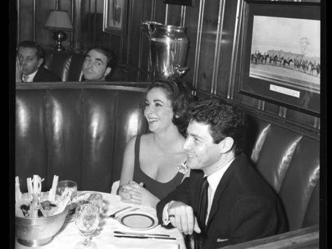 Elizabeth Taylor was known to be a big fan of Chasins. 