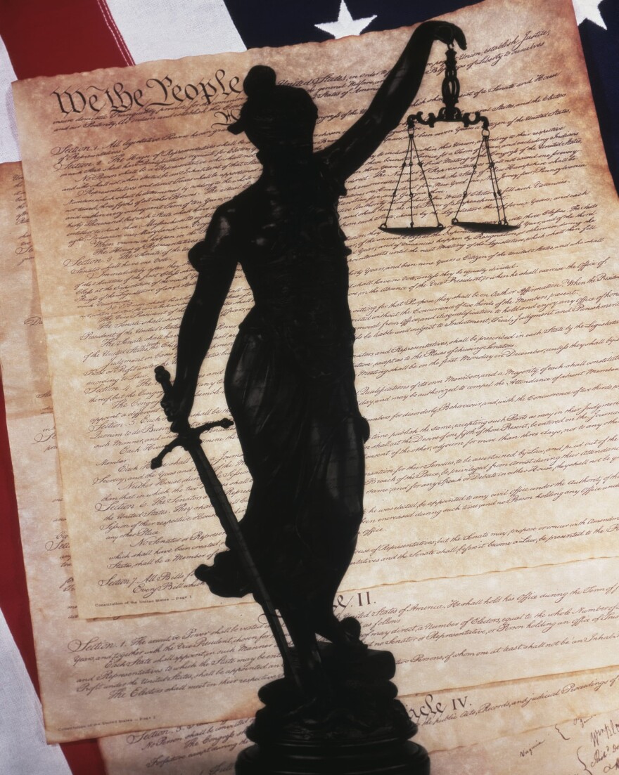 Equal-Arm Balance on US Constitution