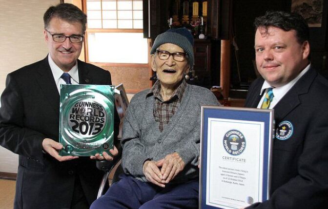 A photo shows 115-year-old Jiroemon Kimura (R) living with the 59-year-old wife of his grandson in Kyotango, Kyoto Prefecture on Dec. 9, 2012. Kimura held the world oldest title after the death of 115-year-old Dina Manfredini, who was born on April 4, 1897, died on Dec. 17. Kimura, who was born only 15 days after Manfredini, will turned 115 years and 253 days old on Dec. 28 to become the longest living male according to reliable records. The oldest man said the secret to his longevity is his easygoing attitude.