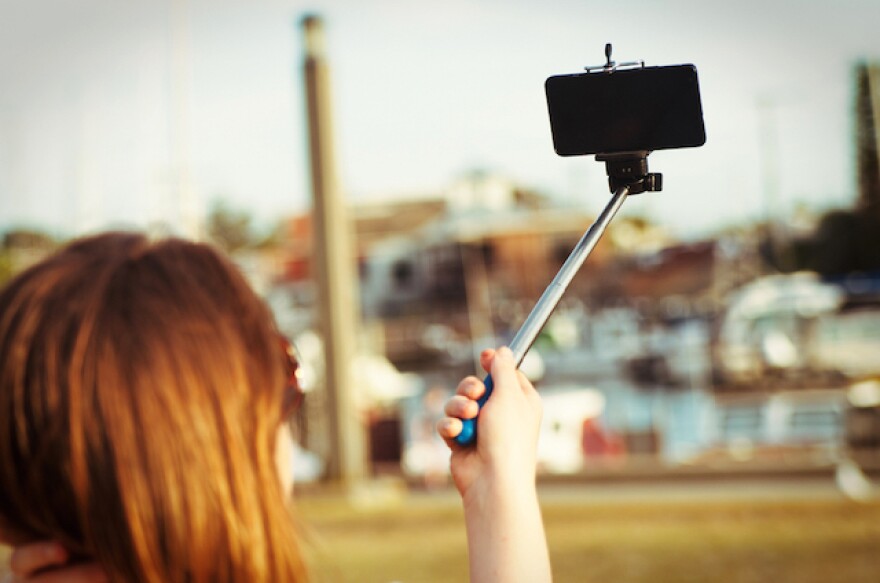 selfie_stick.jpg