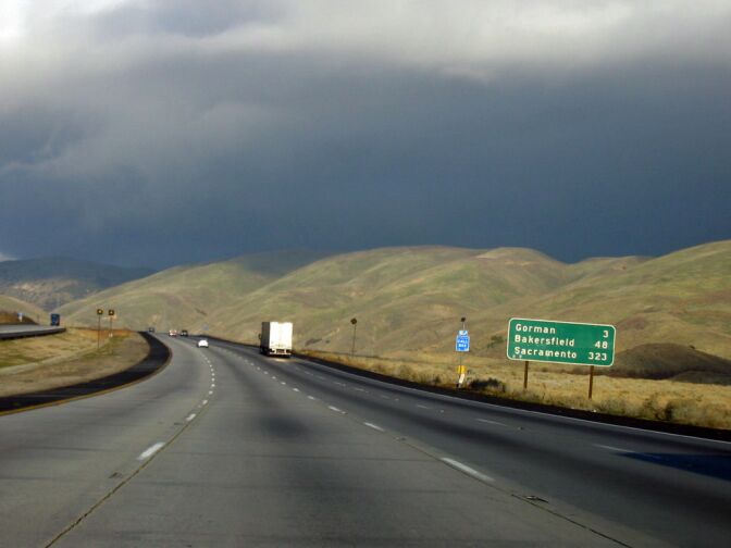 A photo from the northbound Interstate 5 freeway going through the Grapevine pass, Jan. 7, 2006.