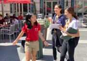 First-year students get help from a USC upperclassman during the school's orientation week. 