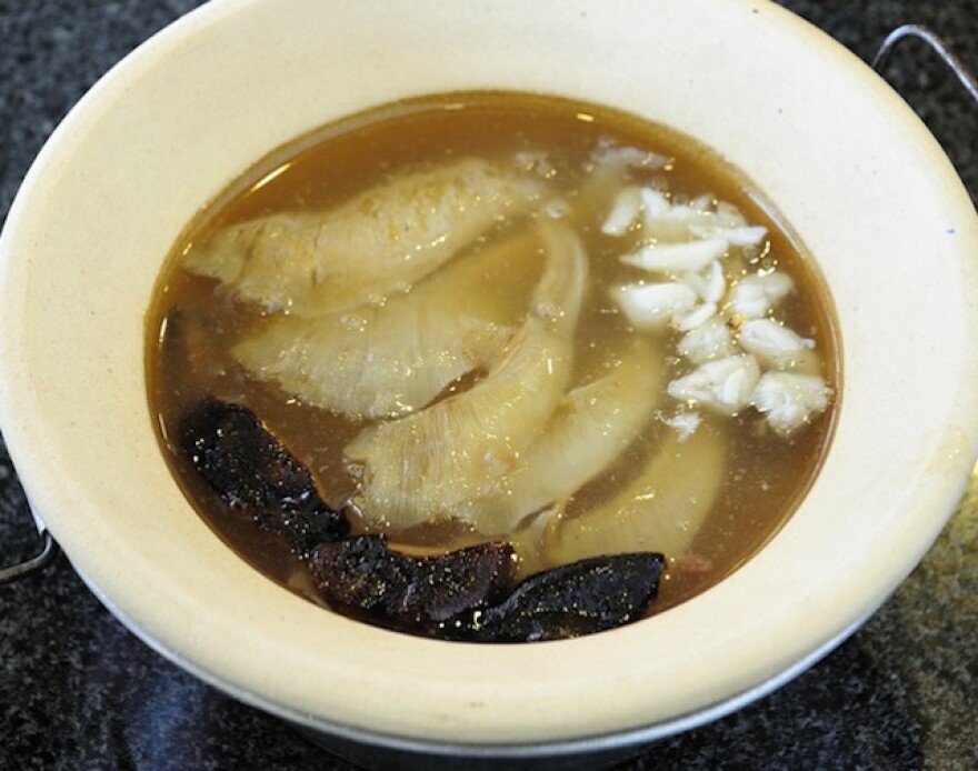 sharkfinsoup-02.jpg