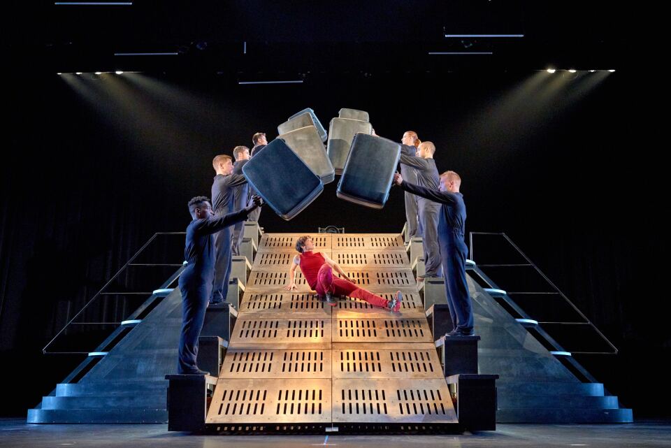 Diavolo performs a new piece titled "Passengers."