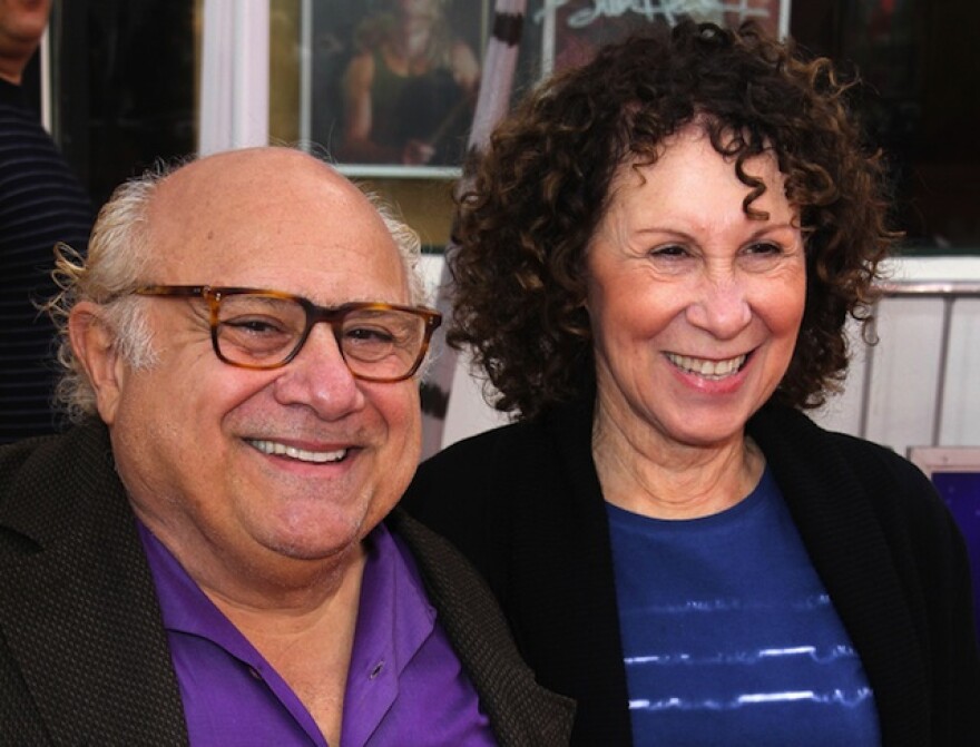 danny-devito-rhea-perlman.jpg