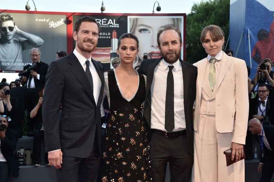 Actress Shannon Plumb (R), British actor Michael Fassbender (L) and Swedish actress Alicia Vikander (2ndL) pose with director Derek Cianfrance (2ndR) on the red carpet before the premiere of the movie "The Light Between Oceans"