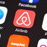 LONDON, ENGLAND - AUGUST 03:  The Airbnb app logo is displayed on an iPhone on August 3, 2016 in London, England.  (Photo by Carl Court/Getty Images)