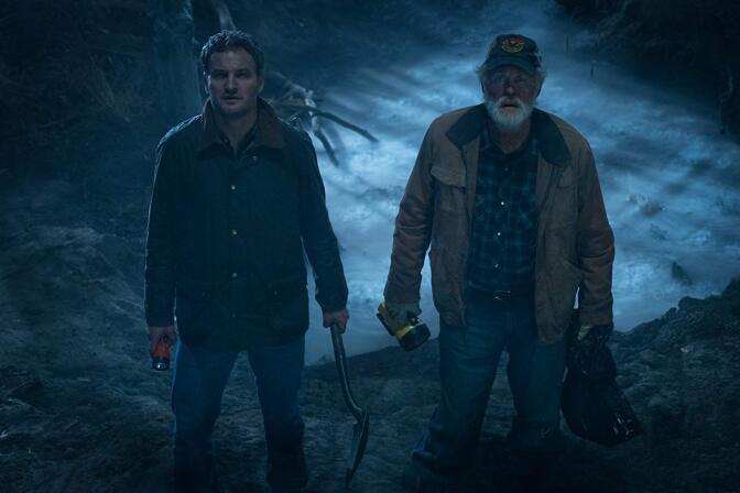 John Lithgow and Jason Clarke in "Pet Sematary"