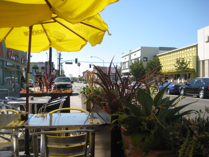Outdoor patio at Lola's in Long Beach (Brad Davis via Flickr Creative Commons)