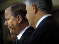 Federal prosecutors and attorneys for convicted ex-Enron Corp. CEO Jeffrey Skilling said Wednesday they have reached an agreement that will reduce the jailed executive's sentence for his role in the energy giant's collapse. (Photo: Former Enron Chief Executive Jeffrey Skilling (L) and his attorney Dan Petrocelli talk to the media outside the Bob Casey United States Court House October 23, 2006, in Houston, Texas.)