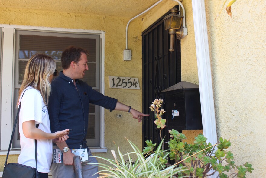 L.A. Unified School Board candidate Nick Melvoin campaigns in Mar Vista two days before the general election.