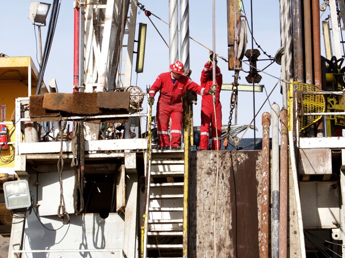 SoCal Gas crews working to stop the flow of gas from the leaking well in Porter Ranch.