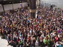 More than 700 female artists gathered at Hauser Wirth & Schimmel for Now Be Here, on Sunday, August 28, 2016.