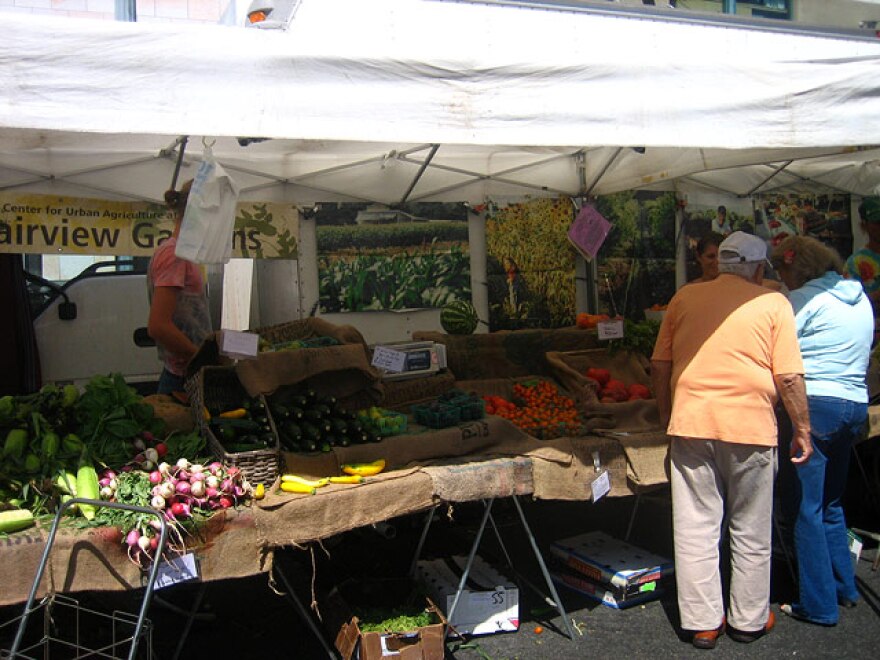 santamonica-farmers-mkt.jpg