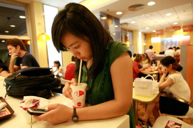 Would you check your phone at the door for a 5% discount?