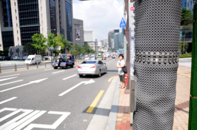 Here is an example of a textured pole in Seoul
