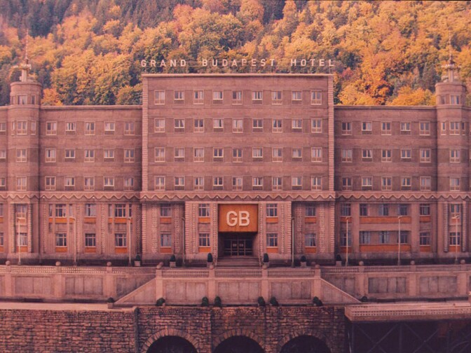 A digital matte painting and a miniature were composited to create the hotel exterior in 1968, after Communism has allowed the place to decay. “It was off-season and, by that time, decidedly out-of-fashion”, says the Author in his introductory voice-over, “and it had already begun its descent into shabbiness and eventual demolition.”