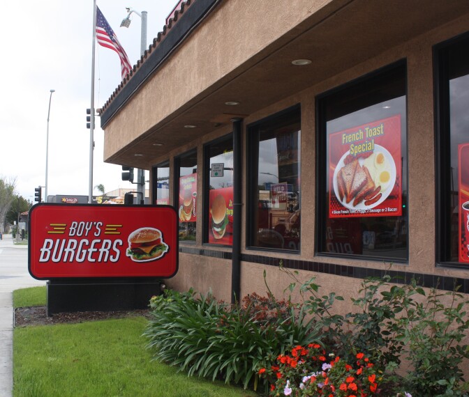 The exterior of the restaurant Boy's Burgers 