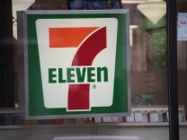 A 7-Eleven sign. 