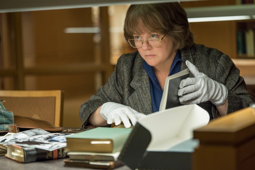 Melissa McCarthy in the film CAN YOU EVER FORGIVE ME? Photo by Mary Cybulski. © 2017 Twentieth Century Fox Film Corporation All Rights Reserved