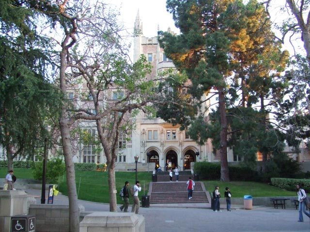 Students_campus_UCLA.jpg