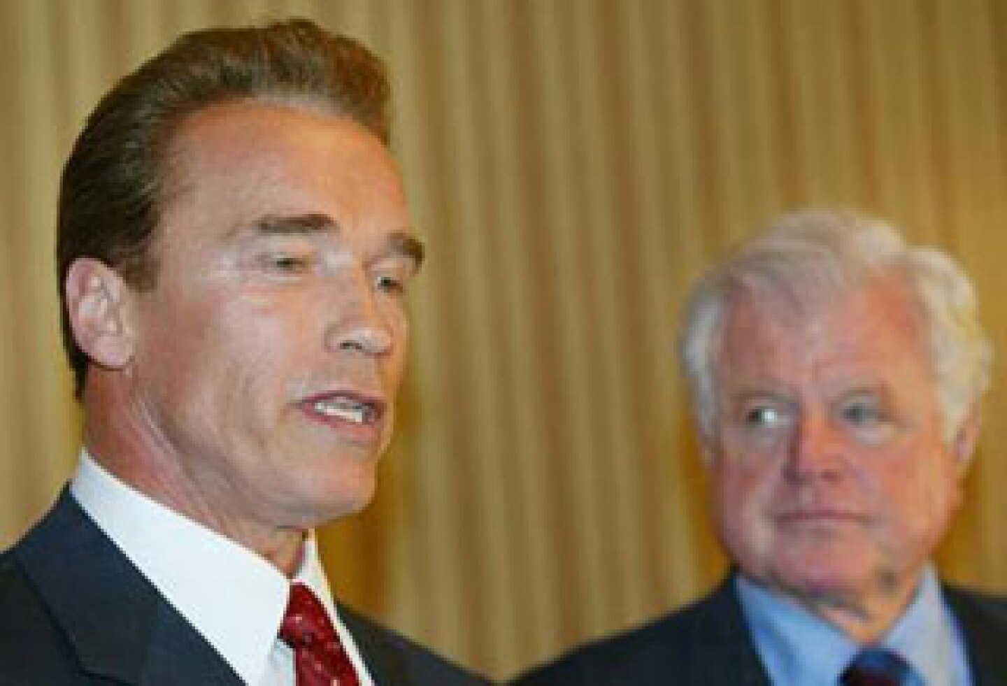 2003_10_arnoldteddy.jpg