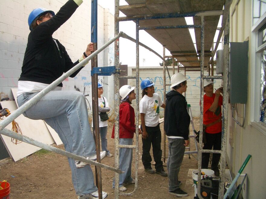 A Solarthon group retrofits a house in 2009. Some families in the Inland Empire community of San Jacinto are having their homes outfitted with new solar energy systems thanks to a group of community volunteers.