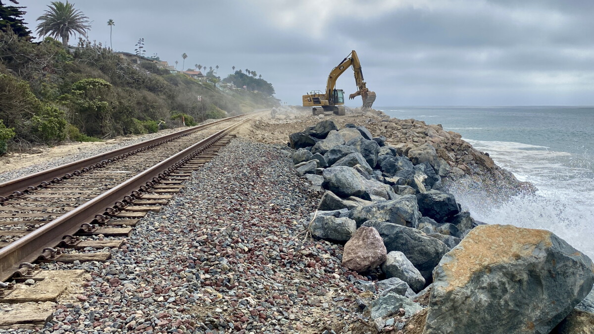 Train Service Halted Through San Clemente Again As Coastal Bluffs Keep Crumbling - Vimarsana News