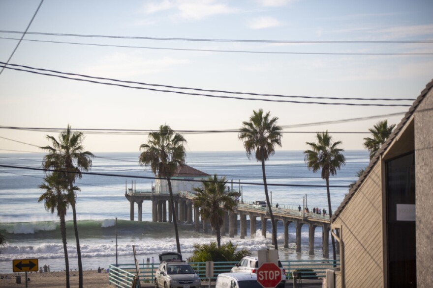 An image of Manhattan Beach Pier.