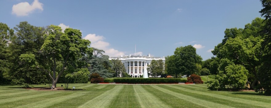 White_House_lawn.jpg