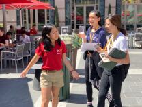 First-year students get help from a USC upperclassman during the school's orientation week. 
