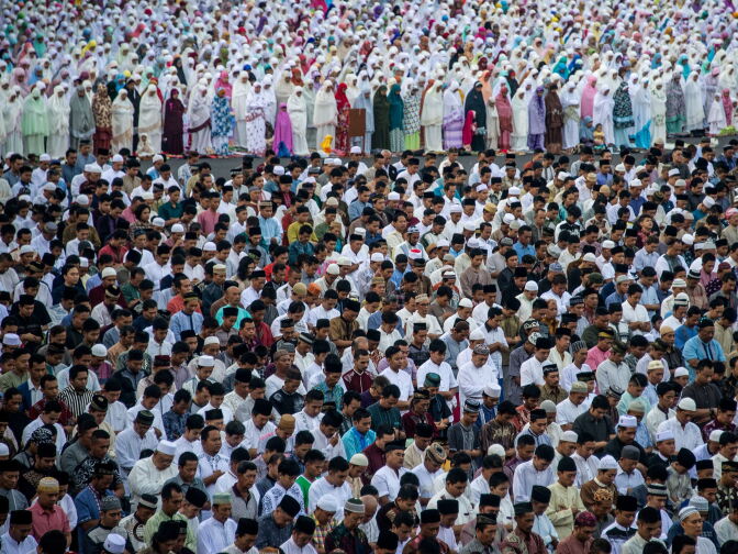 TOPSHOT - Indonesian Muslims offer Eid al-Fitr prayers at a mosque in Surabaya on June 25, 2017. 
Eid al-Fitr festival marks the end of the holy Muslim fasting month of Ramadan during which devotees are required to abstain from food, drink and sex from dawn to dusk. / AFP PHOTO / JUNI KRISWANTO        (Photo credit should read JUNI KRISWANTO/AFP/Getty Images)