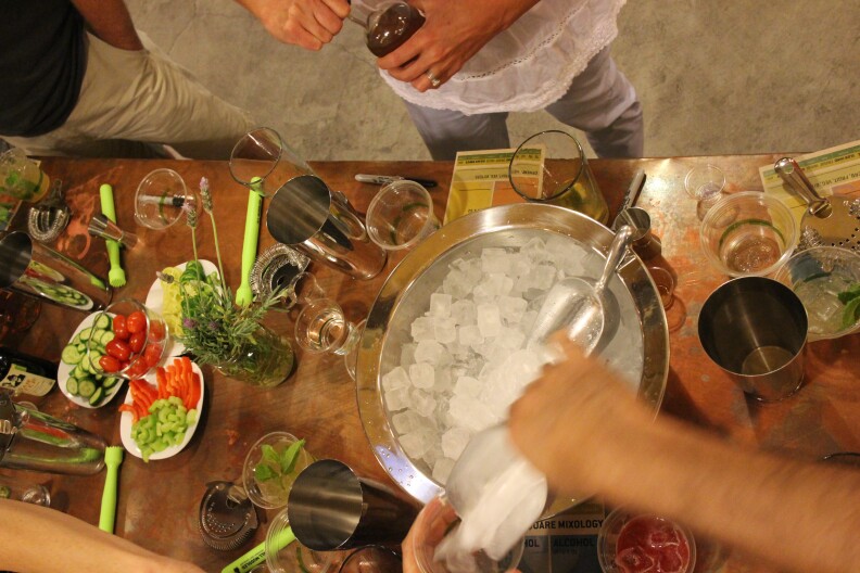 Ice bucket