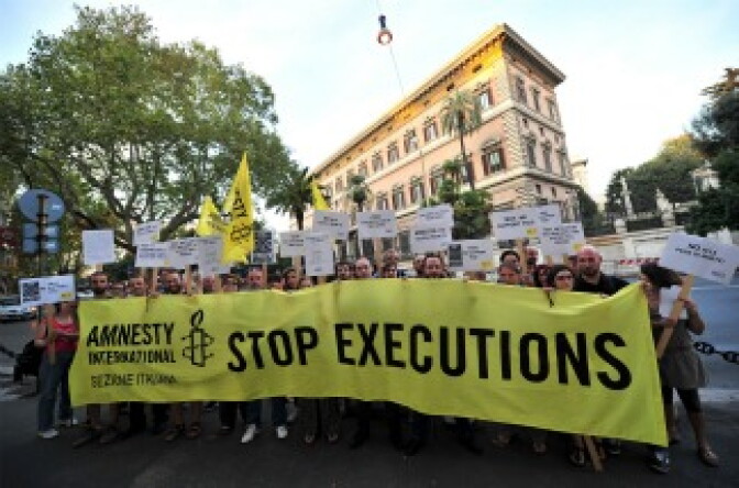 Amnesty International activists hold banners in support of Troy Davis in front of the US Embassy in Rome on September 16, 2011, during a protest to denounce the death penalty in the United States.