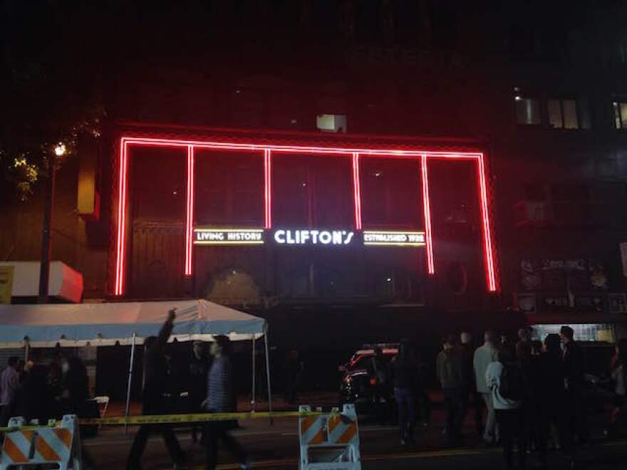 cliftons_neon_sign.JPG