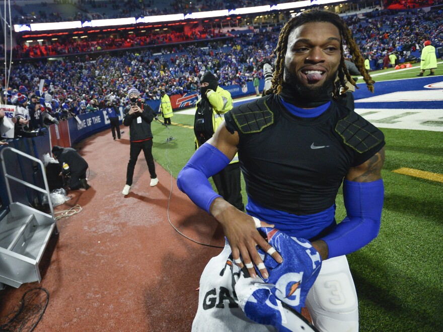 Who is Damar Hamlin? The Buffalo Bills safety keeps Pittsburgh and his family close | LAist - NPR News for Southern California - 89.3 FM