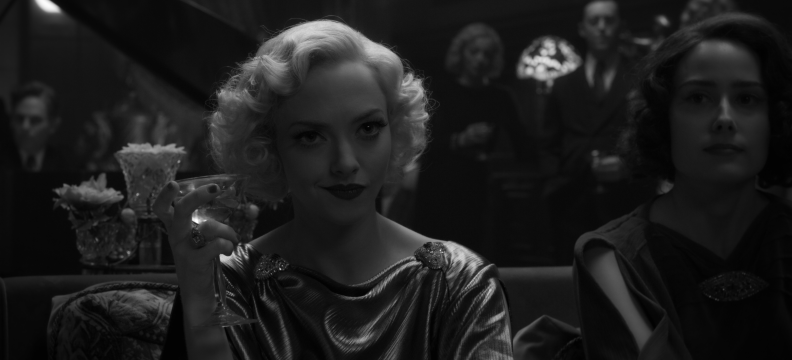 MANK (2020)
Amanda Seyfried as Marion Davies. 
Cr: NETFLIX
