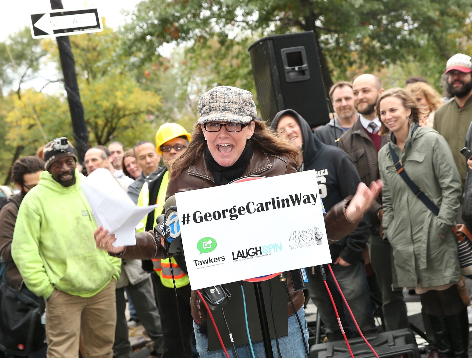 'A Carlin Home Companion' Kelly Carlin expounds on her famous dad, LAist