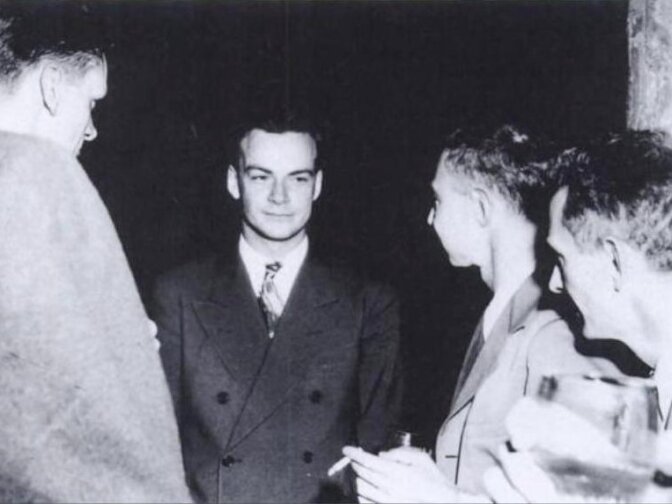 Richard Feynman (center) and Robert Oppenheimer (right of Feynman) at Los Alamos National Laboratory during the Manhattan Project.