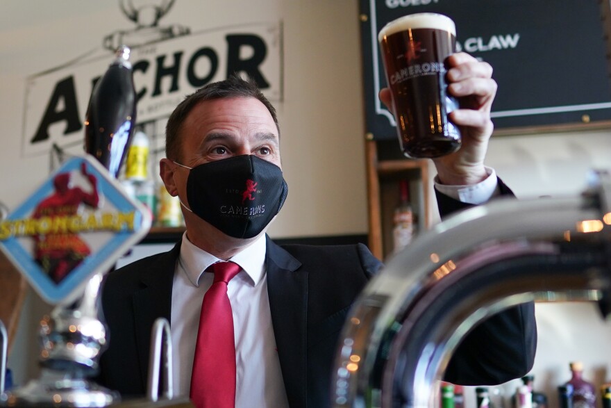 HARTLEPOOL, ENGLAND - APRIL 23: Dr Paul Williams, Labour Party candidate for Hartlepool pulls a pint during a visit to Cameron’s brewery in Hartlepool on April 23, 2021 in Hartlepool, England. The visit comes as the Labour Party campaigns in the town ahead of the May 6 by-election. (Photo by Ian Forsyth - WPA Pool /Getty Images)