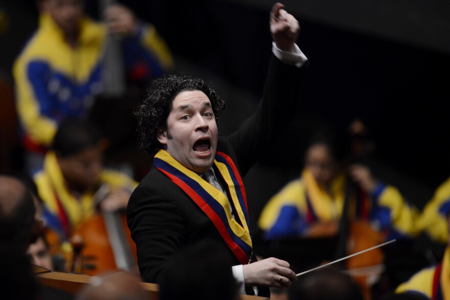 Gustavo Dudamel conducts the Simon Bolivar Symphony Orchestra during the ministers swearing-in ceremony in Caracas on April 22, 2013.