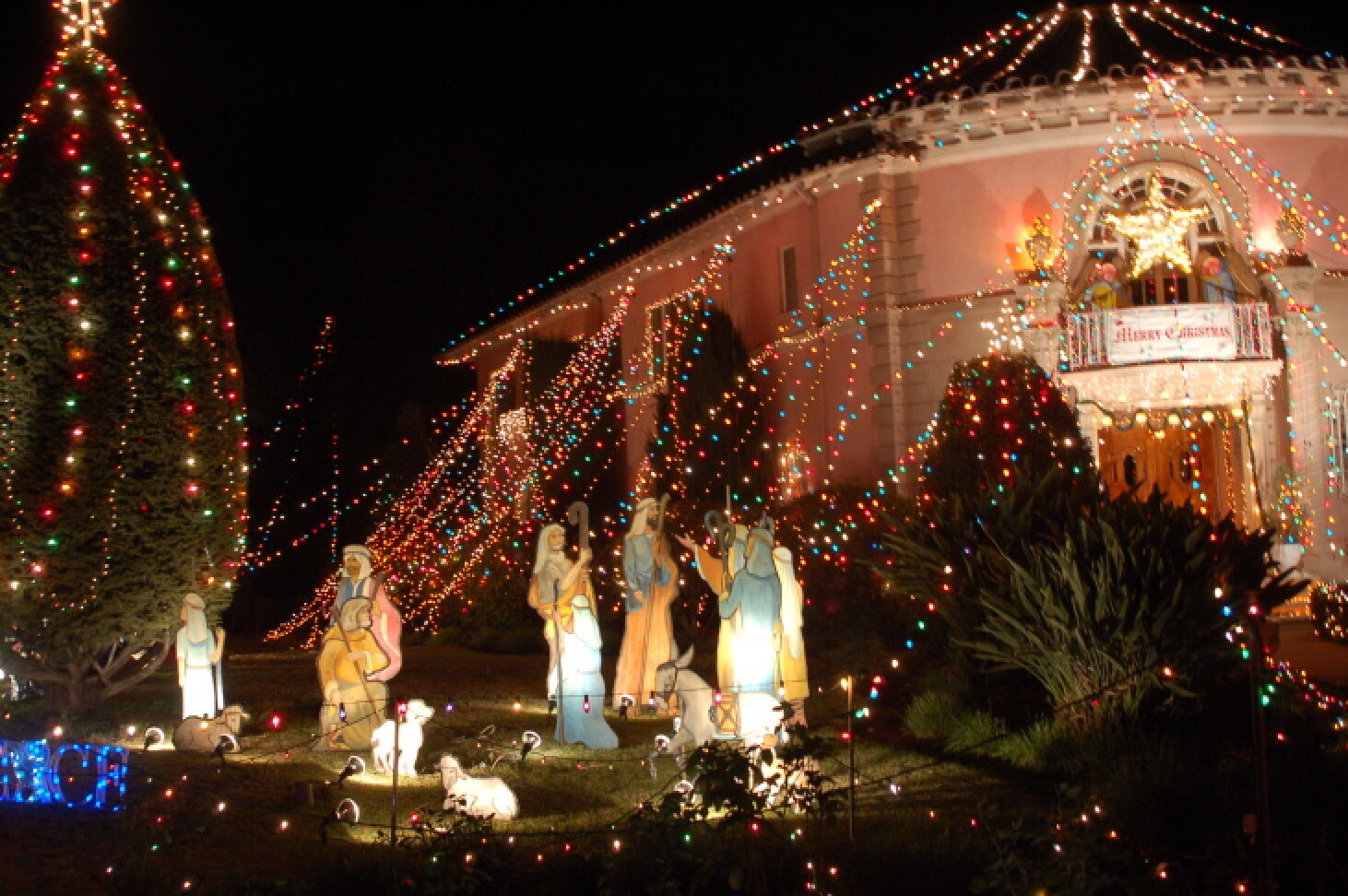 Balian House Christmas Lights 2025